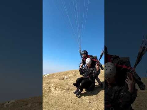 Are ye ladkinya bhagti kyu nhi #birbillingparagliding #paraglidinglife #subscribe #shorts #virel