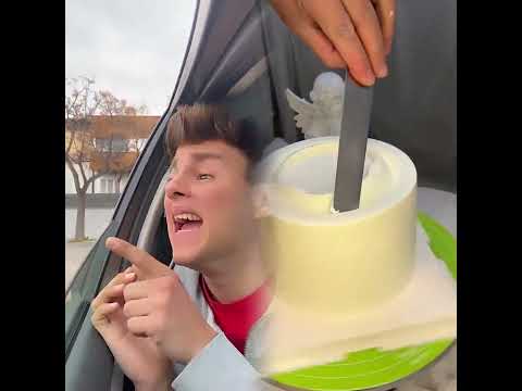 Cundo te QUEDAS solo en el COCHE...🚗😎#humor #comedia #español #viral