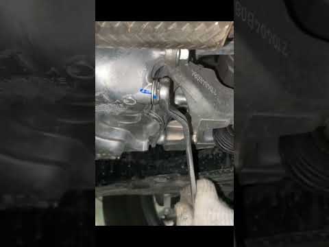 Tighten the oil drain bolt to its original poóition#car #automaticrepair #carrepair #fypシ゚viral #fyp