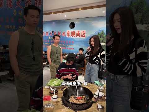 雪花飘飘北风萧萧，唯独寒梅傲立雪中 一剪梅 爱唱歌的小女孩