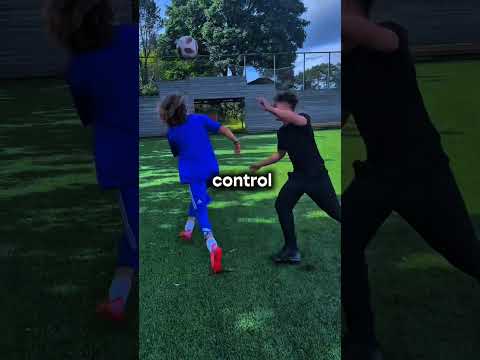 Here is Leandinho, Ronaldinho's successor.