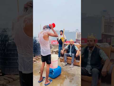 लड़का इतनी ठंड 🥶 में ठंडे पानी से नहा लिया😲||😂😂#shorts