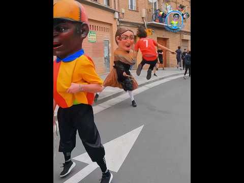 CUIDADO CON LA ALPARGATA!!! 👟🤷🏻‍♂️ #cabezudos #entertainment #zaragoza