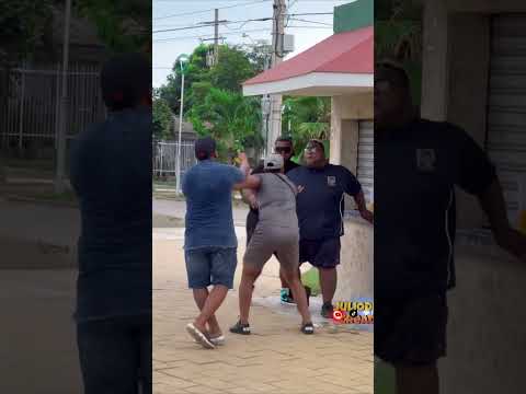 Camina como hombre 😂😂 los G0rd0s 😂