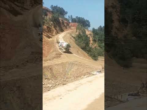 Looks impossible but maybe …..#truckoverload #constructionmachines #bulldozer #heavyhauler