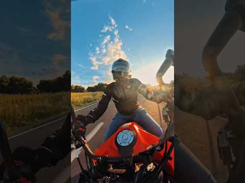 Una rodada con la puesta de sol #rutasypaisajes #moto #motovlog #ktm #relaxing #gopro #biker