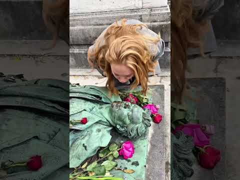 Por Qué Algunas Partes de las Estatuas Brillan