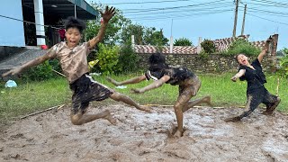 Trò Chơi Bịt Mắt Bắt Dê Giữa Bãi Bùn Vui Nhộn