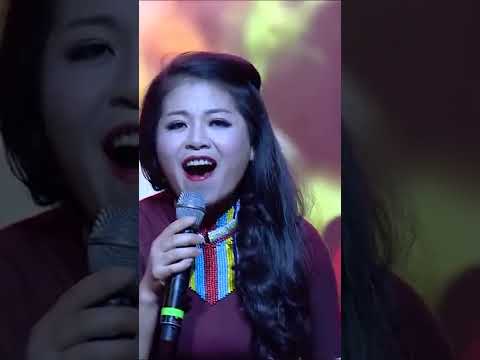 Giọng hát ĐỐT CHÁY sân khấu - Chiếc Khăn Piêu