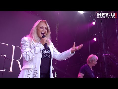 Bonnie Tyler - Flat on the Floor [Live 2023]