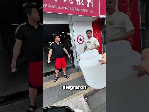 Este Motociclista Recibió Un Regalo En Una Tienda 😱