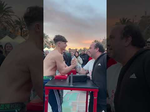 CASI SE DESMAYA? Qué piensas?? #pulsos #luchadebrazos #armwrestling #armwrestler #funny