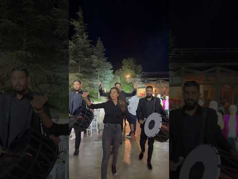 قائدة الدبكات طلة ام جود الملكية 😉dabke lebanon