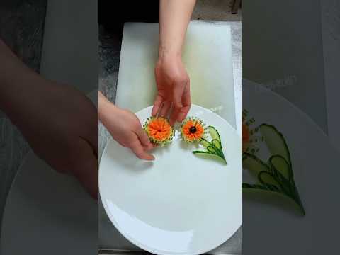 创意盘饰花一看就会哦！#果蔬造型 #做菜的仪式感 #学会快去试试吧🔥 #摆盘技巧 #摆盘花做法