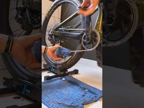 Limpando a bike dentro de casa