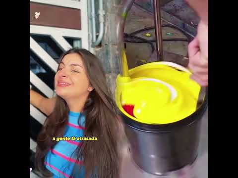 POV aquela amiga que conhece todo mundo 😂 lembrou de alguém #amigas #humor