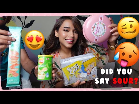 تجربة المنتجات الغريبه | شبس ليز كوري على خيار | بسكويت السالمون | sour candy 🥵😍