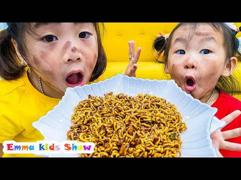 Bath Song | Emma와 이야기는 먹기 전에 손을 씻어야합니다 | 레인보우 생일 케이크 만들기