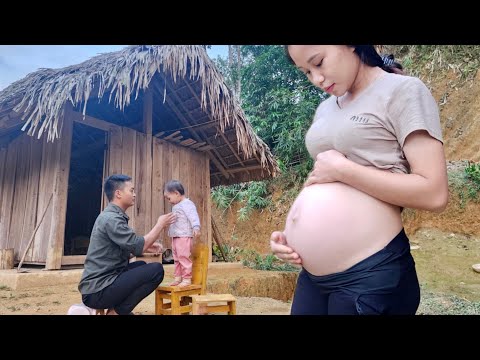 Life of an 8-month pregnant mother Off the Grid with her husband and daughter