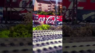 Coca-Cola Garnitur im Kopfbahnhof - Modellbahn H0