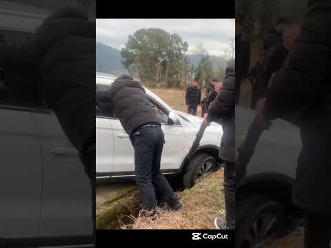 9 million people don’t know what to do if their car falls into a ditch