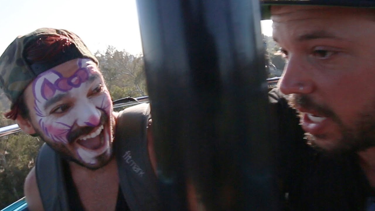 SCARING KIDS AT THE ZOO