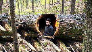 Building a secret shelter in a fallen tree for survival by ‪@BushcraftHakankarahan‬