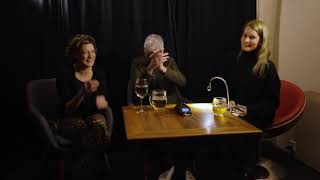 Komička Adéla Elbel a komik Nikola Džokič v talk show Trojí metr Ivy HM