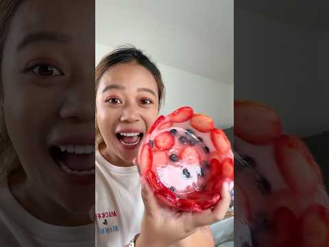 มาลองดูกัน น้องบูก้าจะกินไหม? 🐶🧊🍓🫐 #ลองดู #diy #ฝากติดตาม #ช่องยูทูป #หมูหมีจัดให้