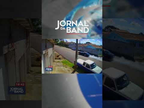 PolÃcia prende motorista de Corvette que dava cavalos de pau na rua