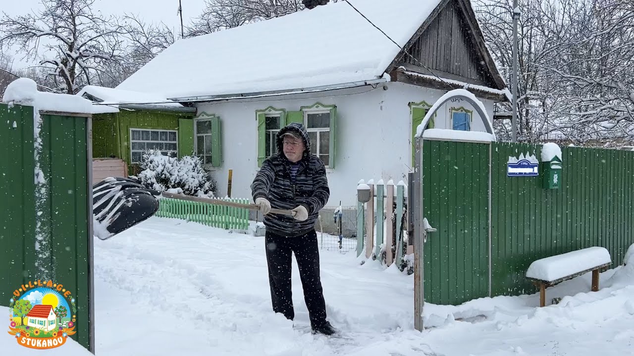 Этого нам не хватало! Проснулись утром, а у нас на хуторе зима