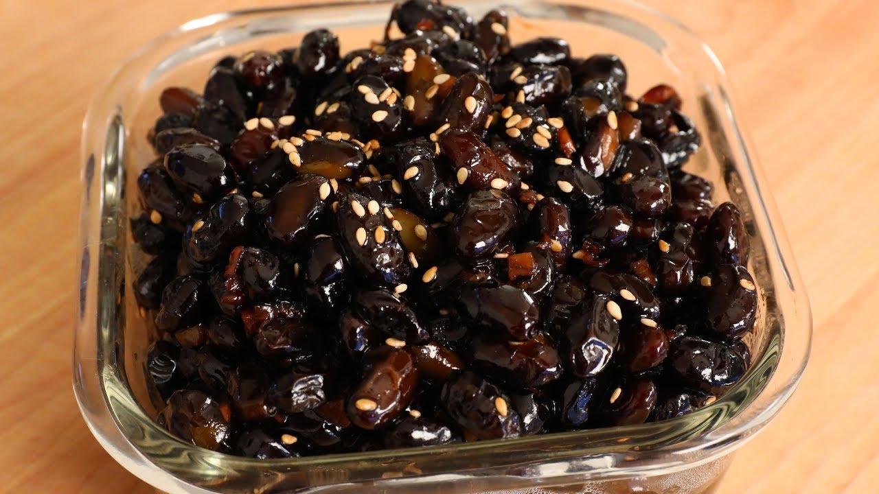 Juicy Braised Black Beans (Geomeun-kongjorim: )