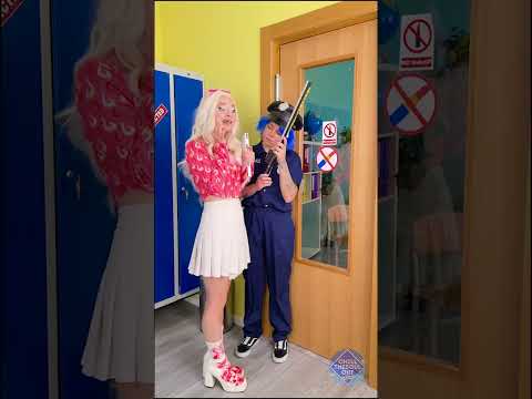 التسلل الاحترافي لأحمر الشفاه! 💄 باربي تبتكر!