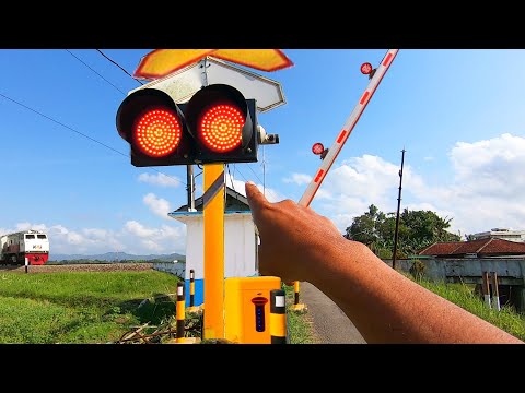 LAMPU UNIK & ALARM LANGKA Palang Kereta Api Ritanjang, Kebumen, Jawa Tengah !!