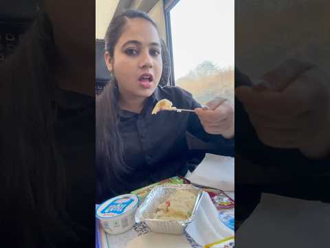 ट्रैन का खाना समझ नहीं अता  # minivlog