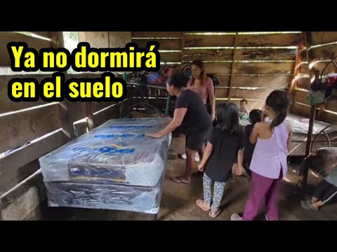 Esta MADRECITA ya NO DORMIRÁ en la TIERRA 🙌 Les daba la cama a sus hijos y ella dormía en el suelo