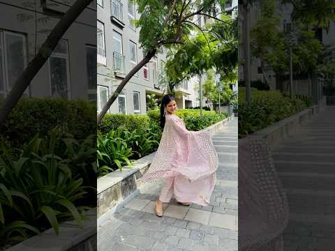 Best Phone Photography Tip: Frame Yourself on the Rule of Thirds Grid | Niharika Jain #phototips