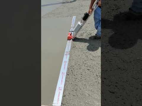Tại Sao Nên Chọn Đầm Thước Chạy Pin? | Why Choose A Battery-Powered Concrete Screed? #shorts