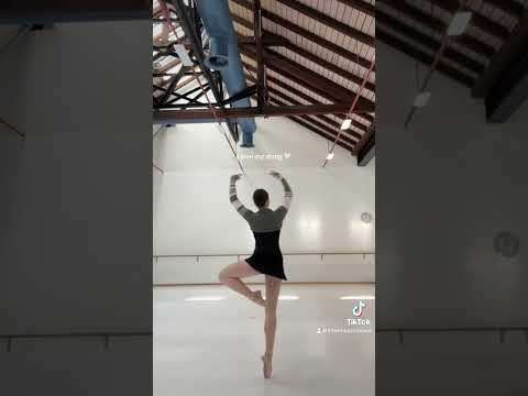 In love with my new ballet shrug | Intermezzo Ambassador Ela Kaner #ballerina #balletdancer