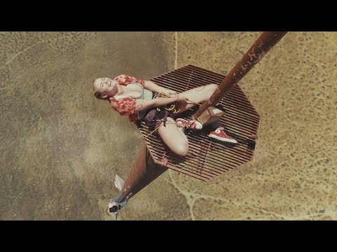 两作死少女徒手攀爬600米高塔，被困3天3夜看的让人脚心冒汗，结尾细思极恐