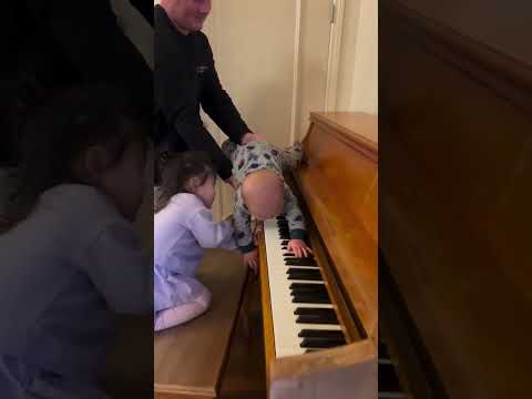 That's how to play piano 🎹 baby version 😅 🎥 arloking_mar