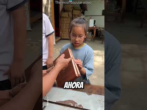 Pobre chica engañada por tendero codicioso 😓😭