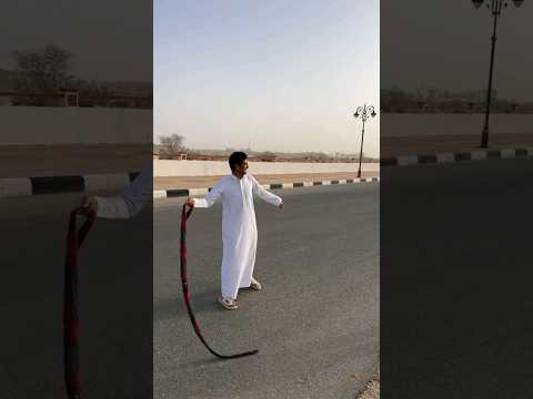 ولد جارهم المتعافي جالس يوريهم الضربه وفجأة قلب علئ الي يصور😂