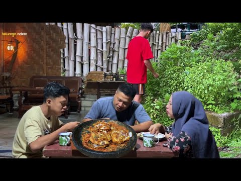 masak ayam penyet sambel terasi, untuk makan malam bersama keluarga, masakan desa