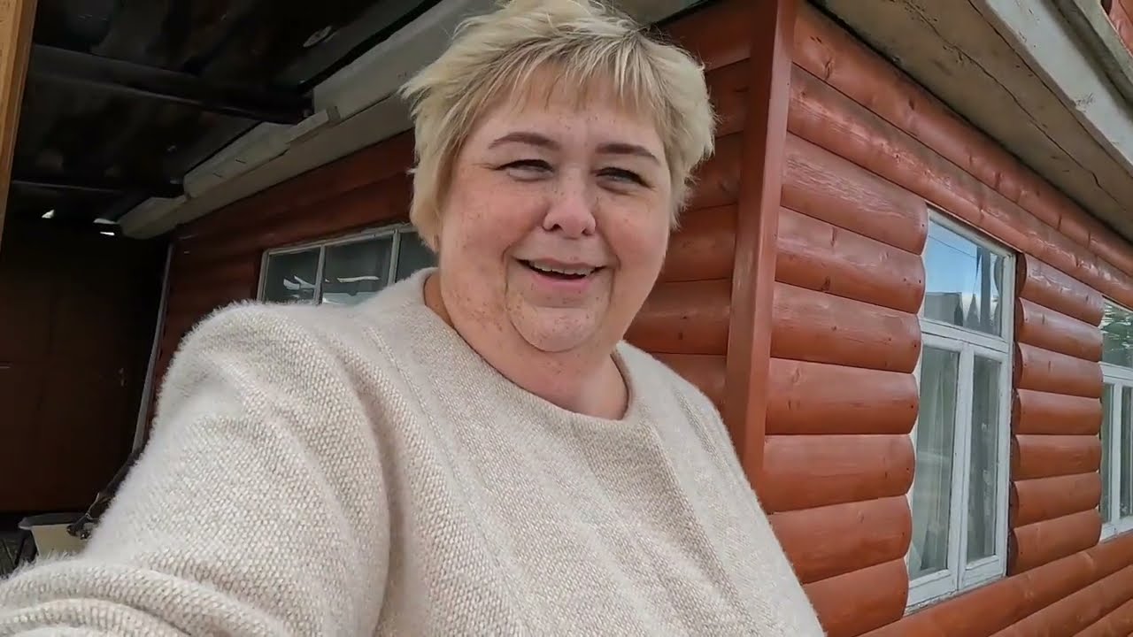 Сделала маникюр. Были на даче и наши покупки