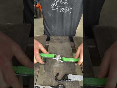 Do you know this trick to link ratchet straps? #ratchetstrap #tipsandtricks