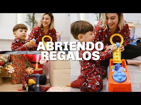 ABRIENDO LOS REGALOS DE EVAN