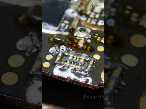 This type of battery connector has many similarities across several phone #asmr #phonerepair repair