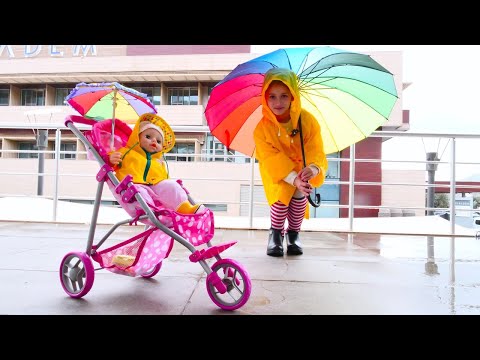 Baby Born Annabelle için şemsiye alıyoruz! Ümit ile oyuncak bebek bakma oyunları