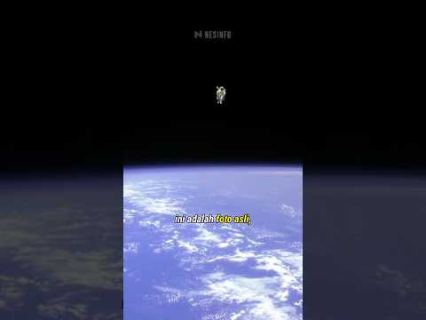 Foto Astronot Pertama yang Berjalan di Luar Angkasa #space #astronomers